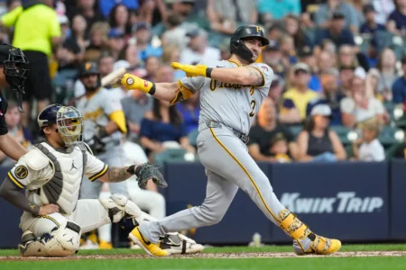 Horwitz drives in 3 as Pirates defeat Brewers